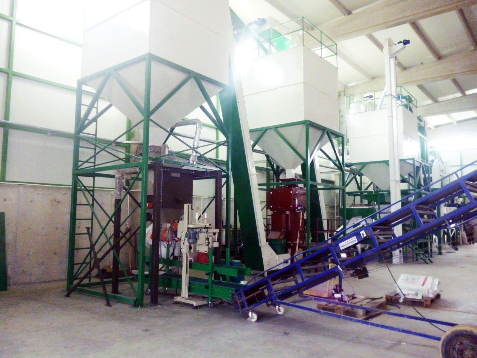 Bagging and conveyor section