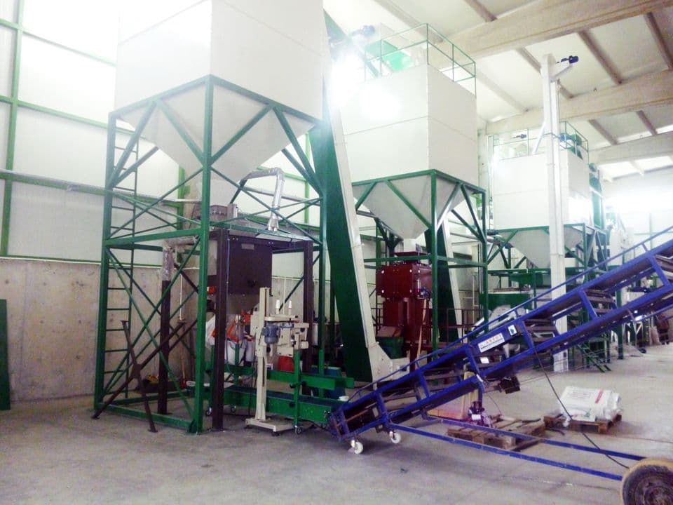 Bagging and conveyor section