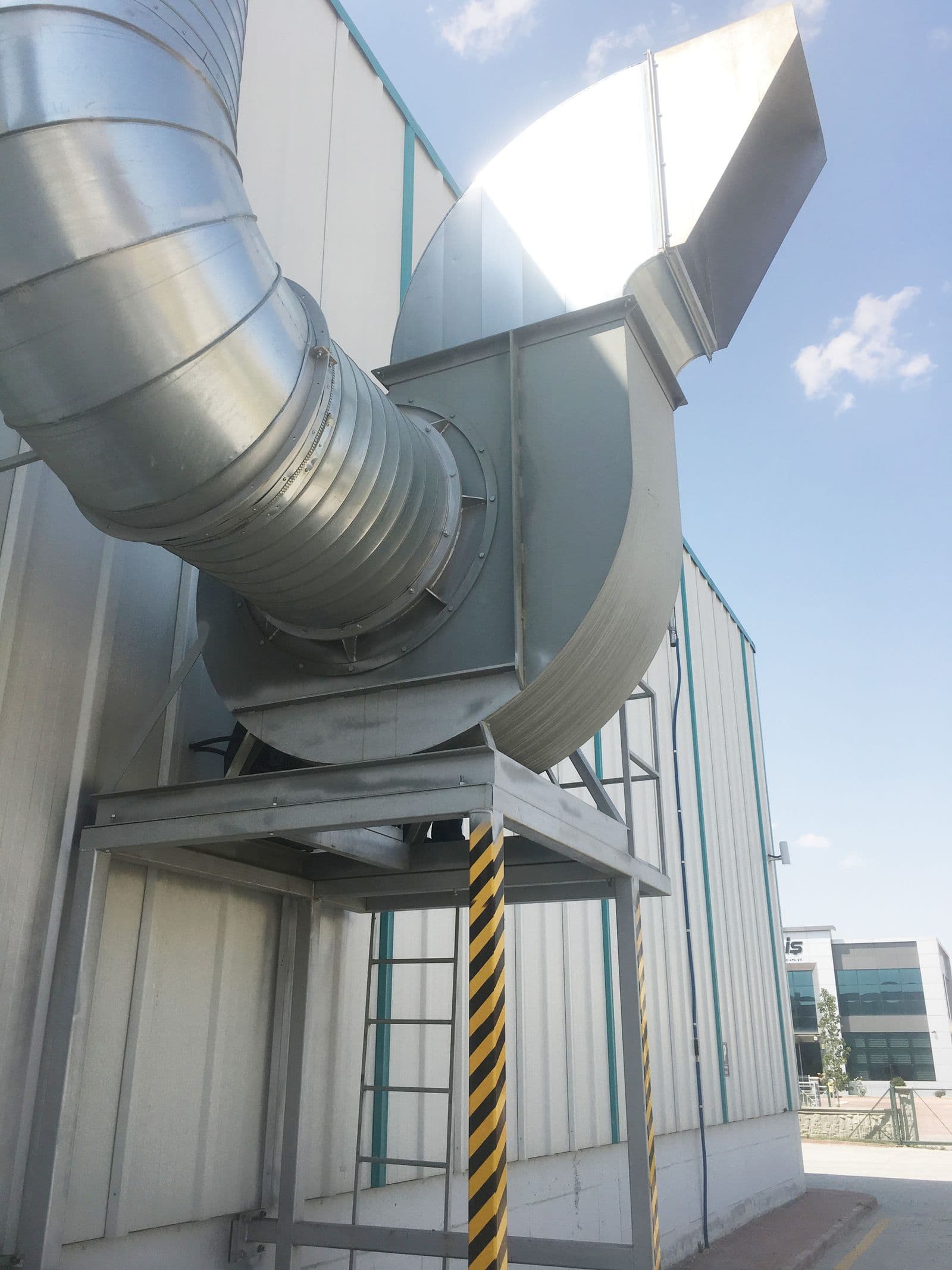 Fan and duct connection