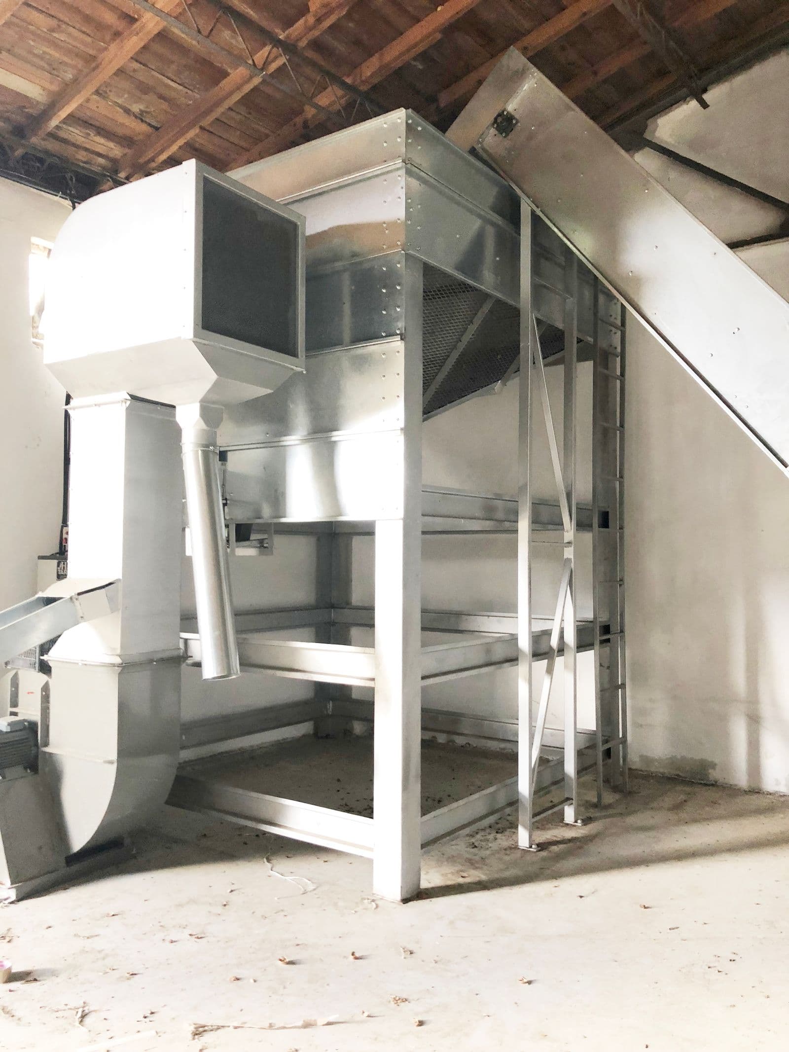 Conveying equipment in a drying building